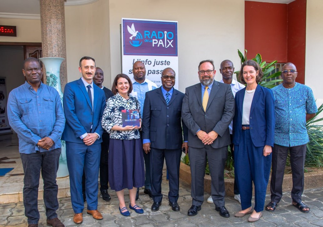 RADIO DE LA PAIX : UNE DÉLÉGATION AMÉRICAINE AU CŒUR D'UNE MISSION DE CONSOLIDATION DE LA PAIX EN CÔTE D'IVOIRE